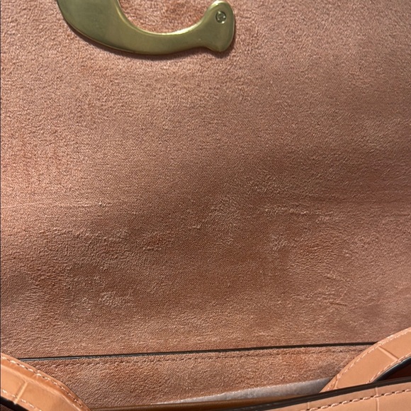 Coach Light Coral  Bag with Gold Hardware and matching wallet - Picture 4 of 14